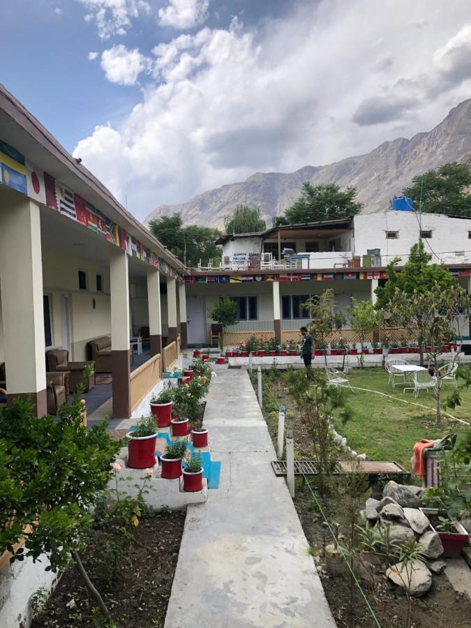 Madina Hotel 2 Gilgit Eksteriør bilde