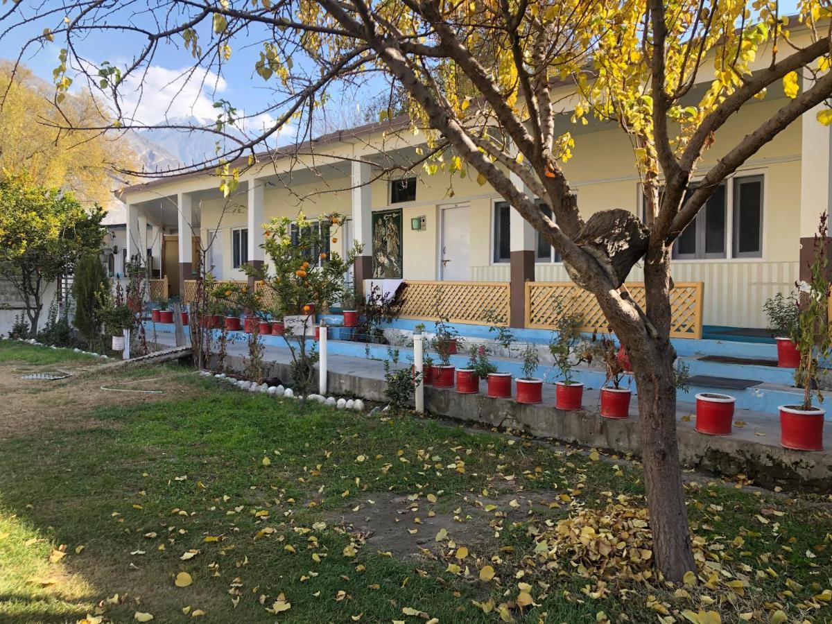 Madina Hotel 2 Gilgit Eksteriør bilde