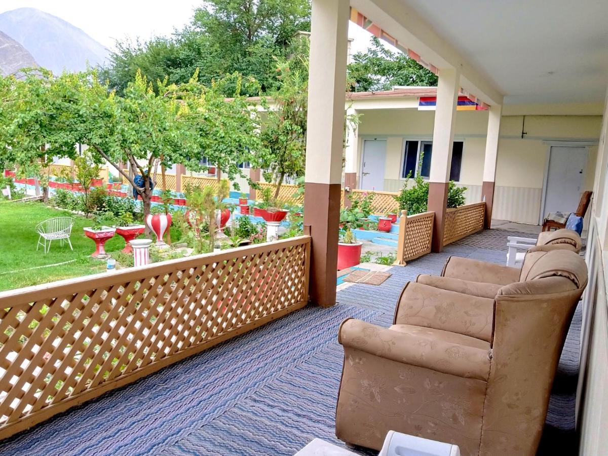Madina Hotel 2 Gilgit Eksteriør bilde